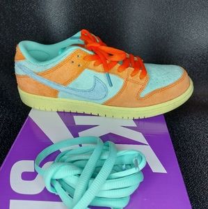 Nike SB Dunk Low Orange Emerald Rise size 8 mens (9.5 womens) new authentic